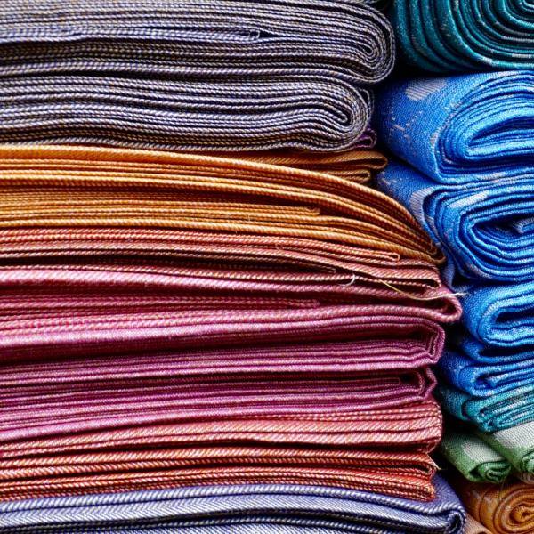 smaltimento tessuti colorati